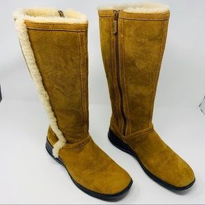 Clarks Artisan Suede Boots Sheepskin  7 1/2